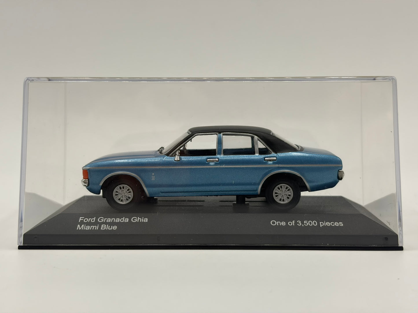1/43 1974 Ford Granada Ghia - Miami Blue | Corgi Vanguards | Model Car
