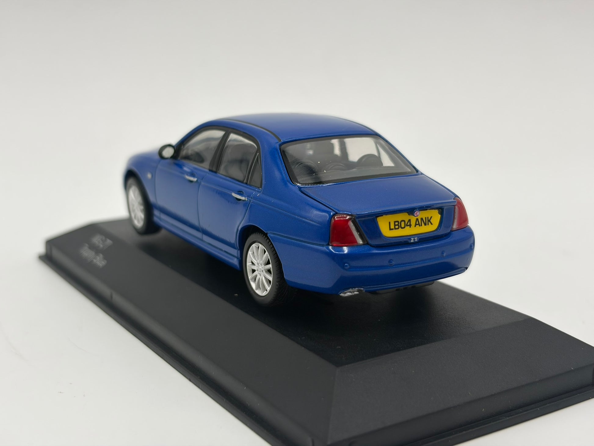1/43 2004 MG ZT - Trophy Blue | Corgi Vanguards | Model Car