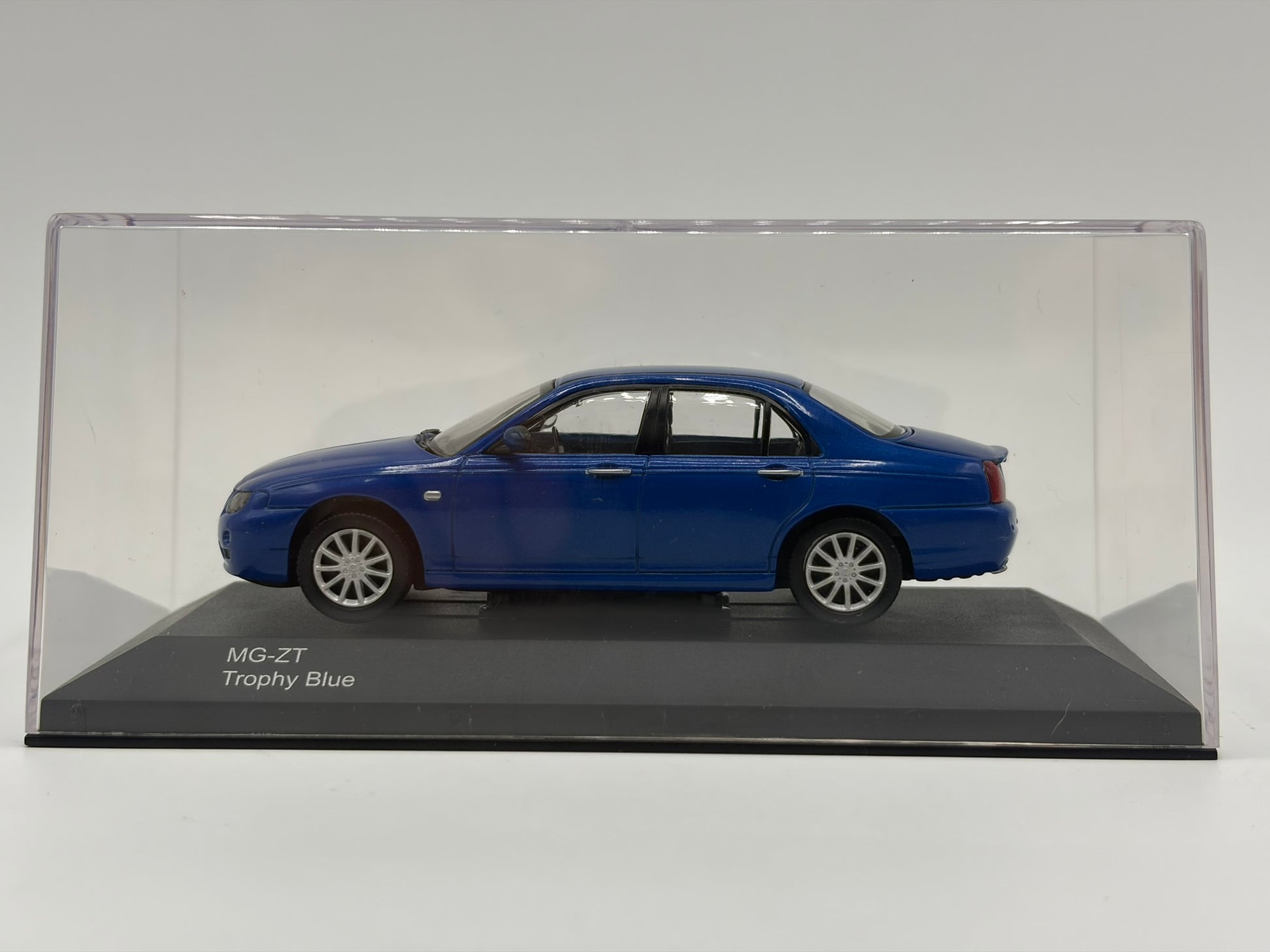 1/43 2004 MG ZT - Trophy Blue | Corgi Vanguards | Model Car