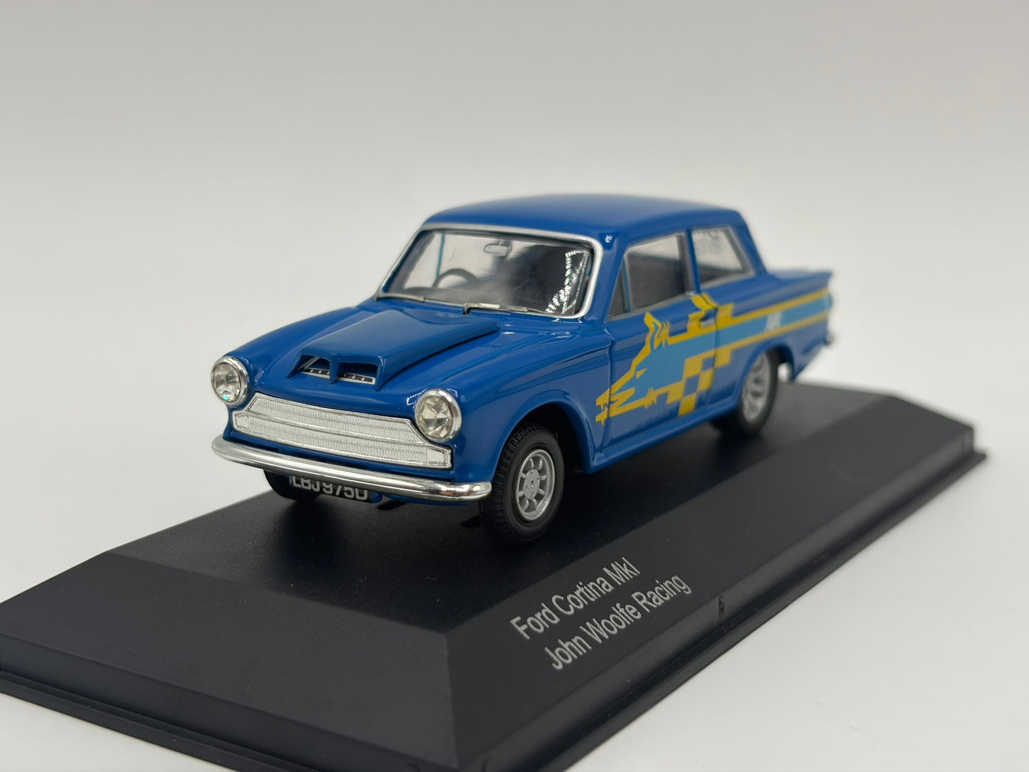 1/43 1966 Ford Cortina Mk1 "John Wolfe Racing" - Corgi Vanguards | Model Car