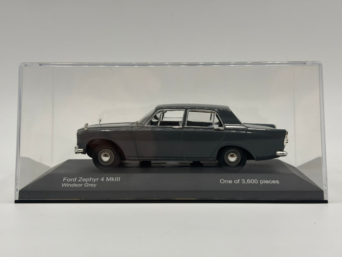 1/43 1963 Ford Zephyr 4 Mk3 - Windsor Grey | Corgi Vanguards | Model Car