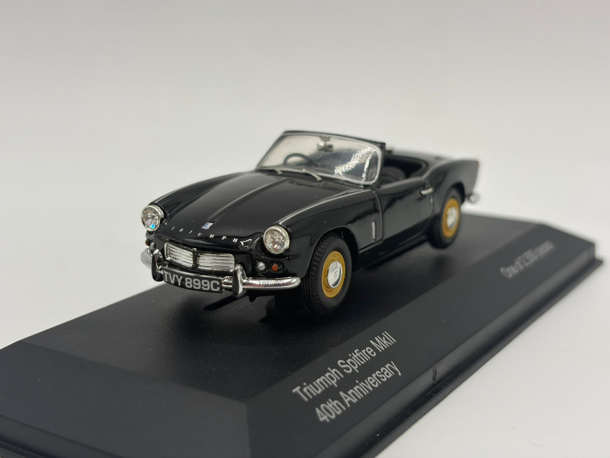 1/43 1963 Triumph Spitfire "40th Anniversary" | Corgi Vanguards | Model Car