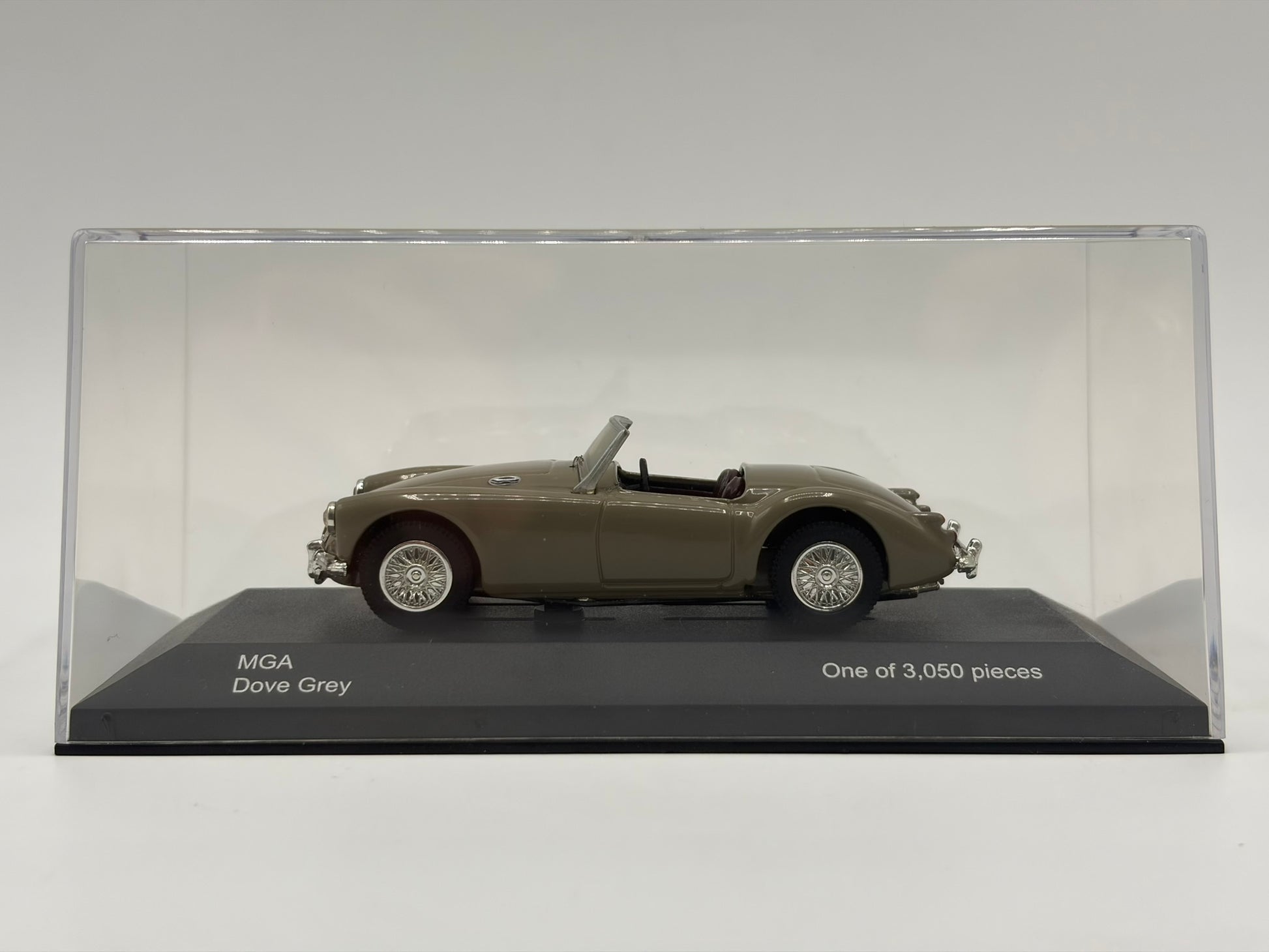 1/43 1957 MG A - Dove Grey | Corgi Vanguards | Model Car