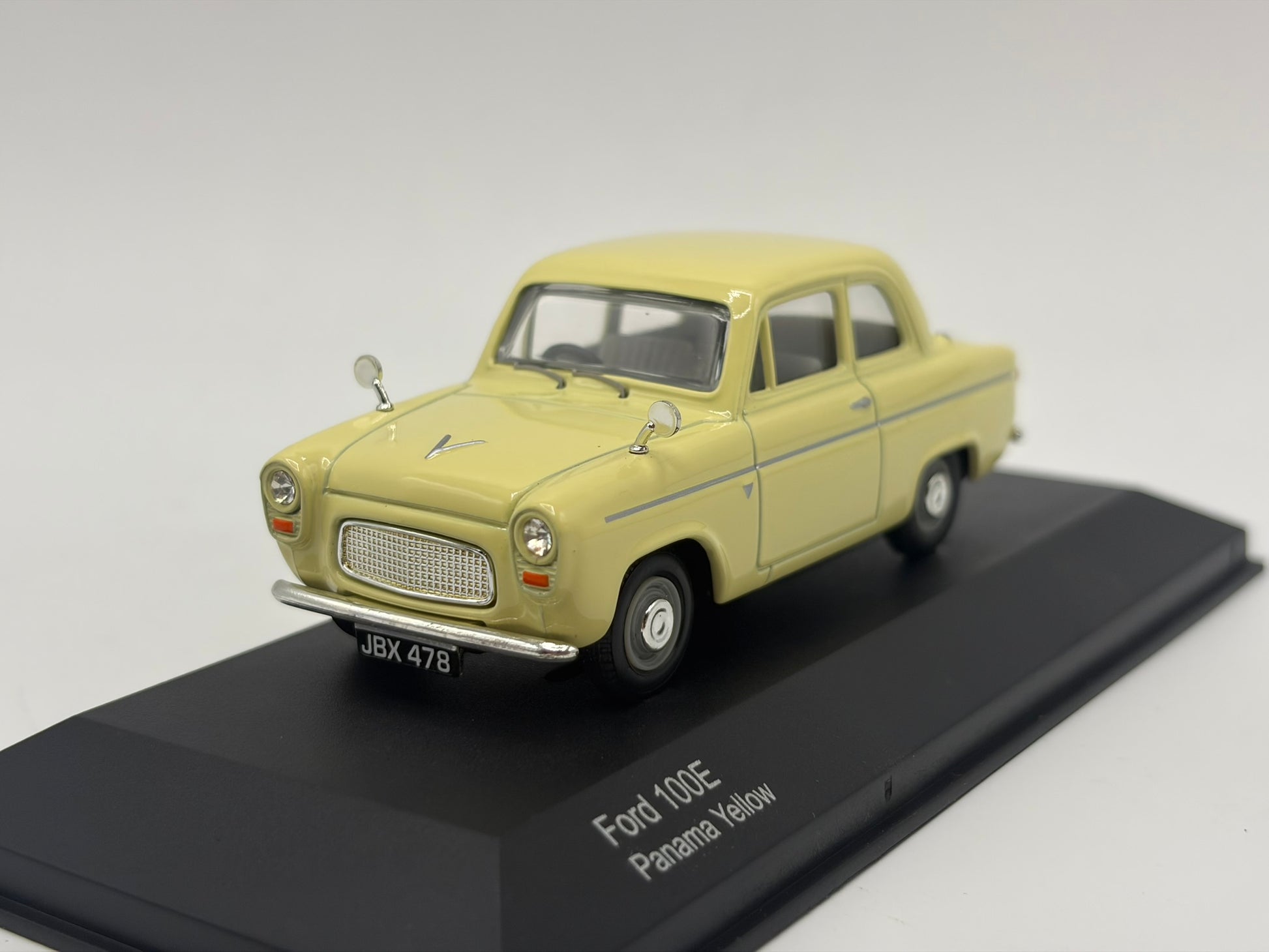 1/43 1959 Ford 100E - Panama Yellow | Corgi Vanguards | Model Car