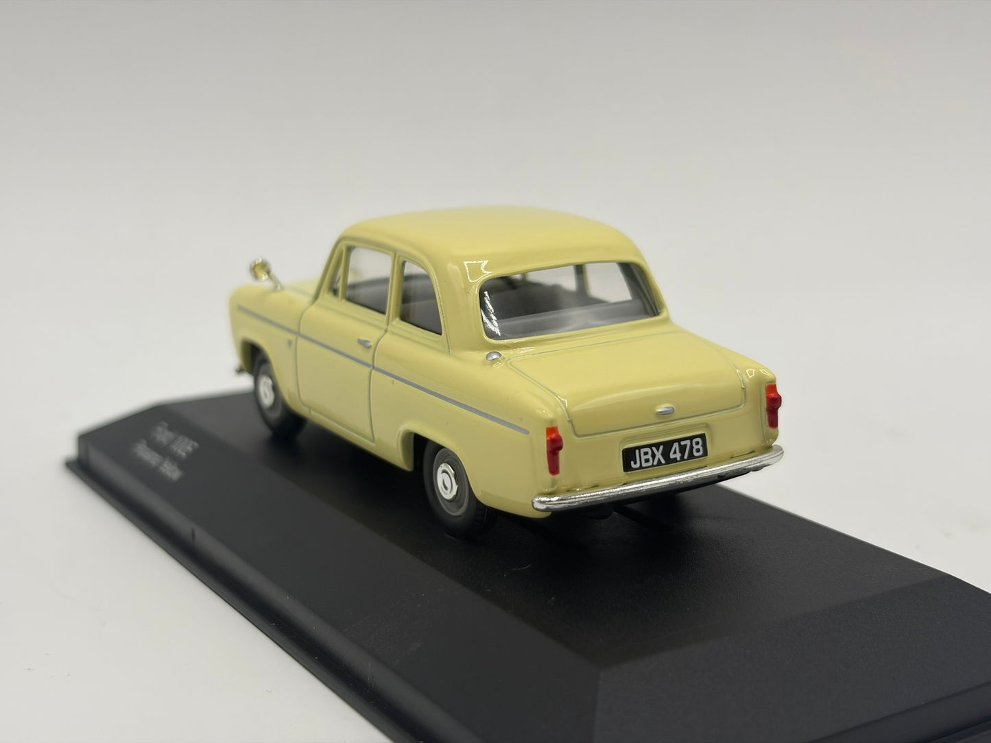 1/43 1959 Ford 100E - Panama Yellow | Corgi Vanguards | Model Car