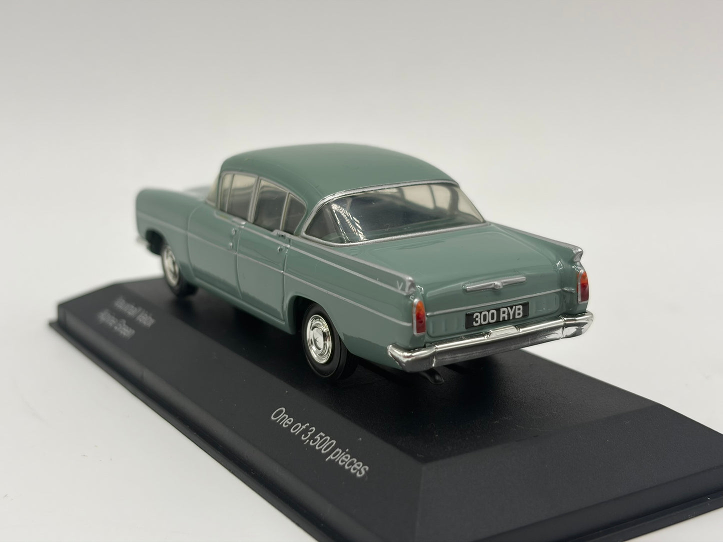 1/43 1960 Vauxhall Velox - Alpine Green | Corgi Vanguards | Model Car