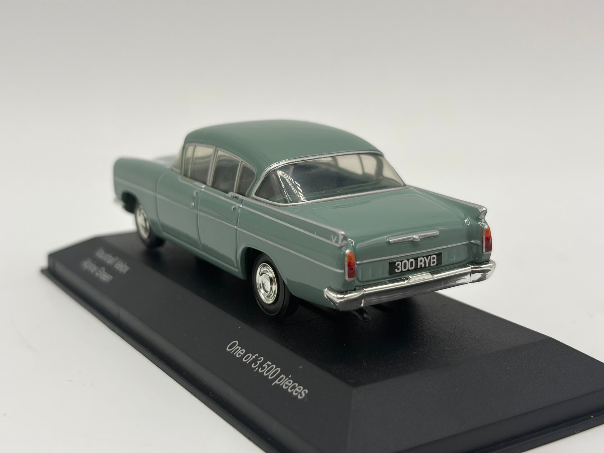 1/43 1960 Vauxhall Velox - Alpine Green | Corgi Vanguards | Model Car