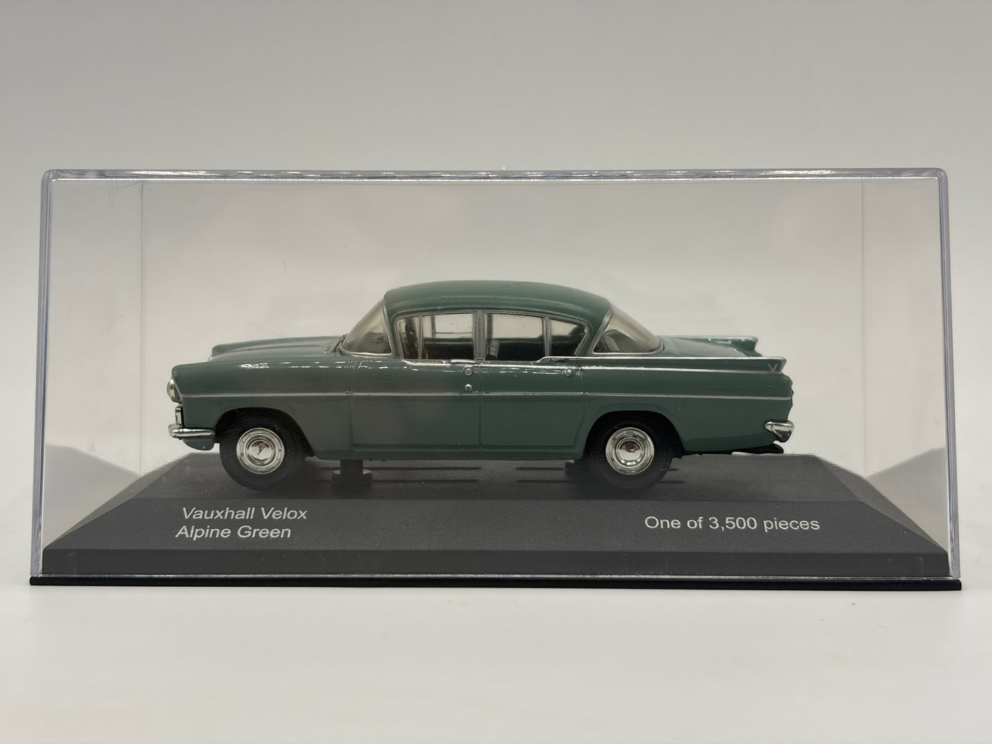 1/43 1960 Vauxhall Velox - Alpine Green | Corgi Vanguards | Model Car