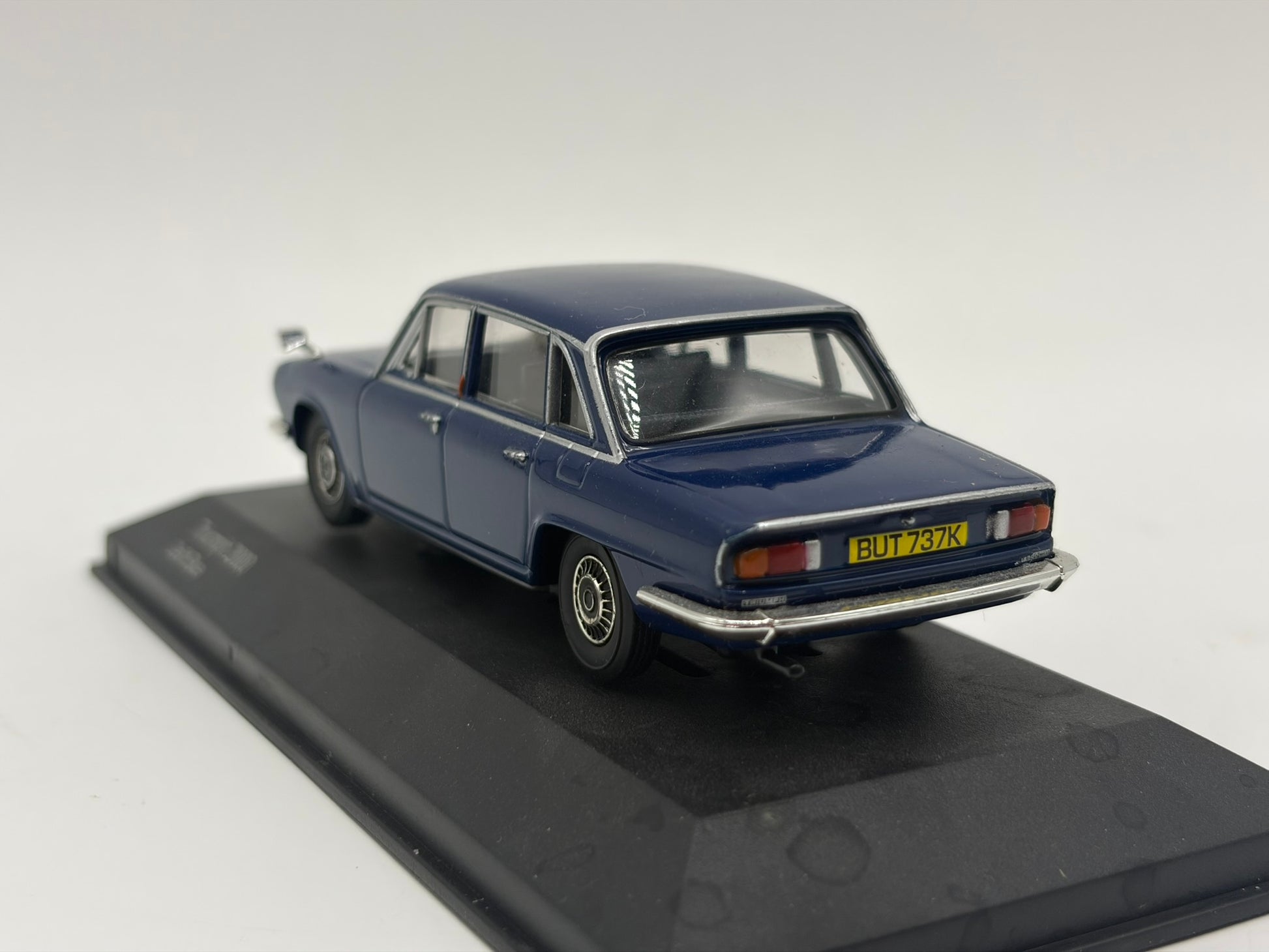 1/43 1971 Triumph 2000 - Delft Blue | Corgi Vanguards | Model Car