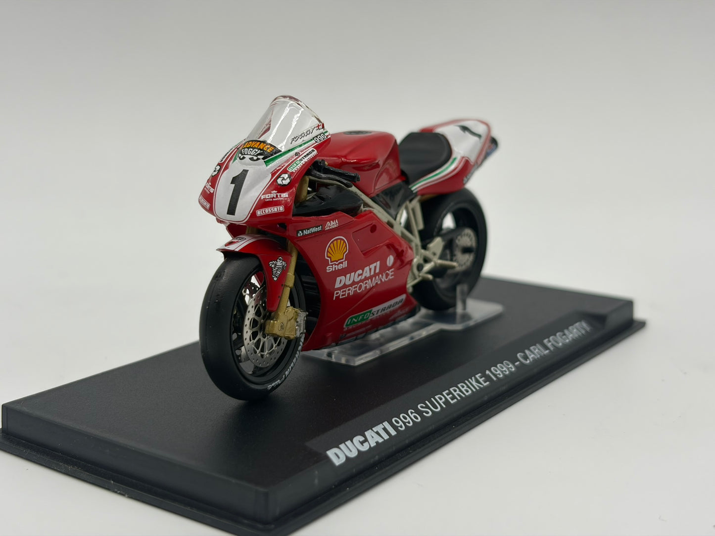 1/24 1999 Ducati 996 Superbike - Carl Fogarty | Champion Racing Bikes Model