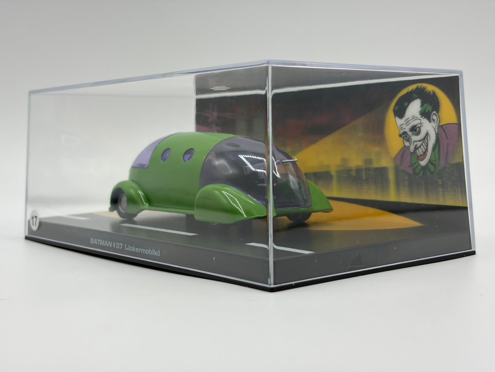 1/43 1946 Jokermobile - Batman #37 | Batman Automobilia Collection