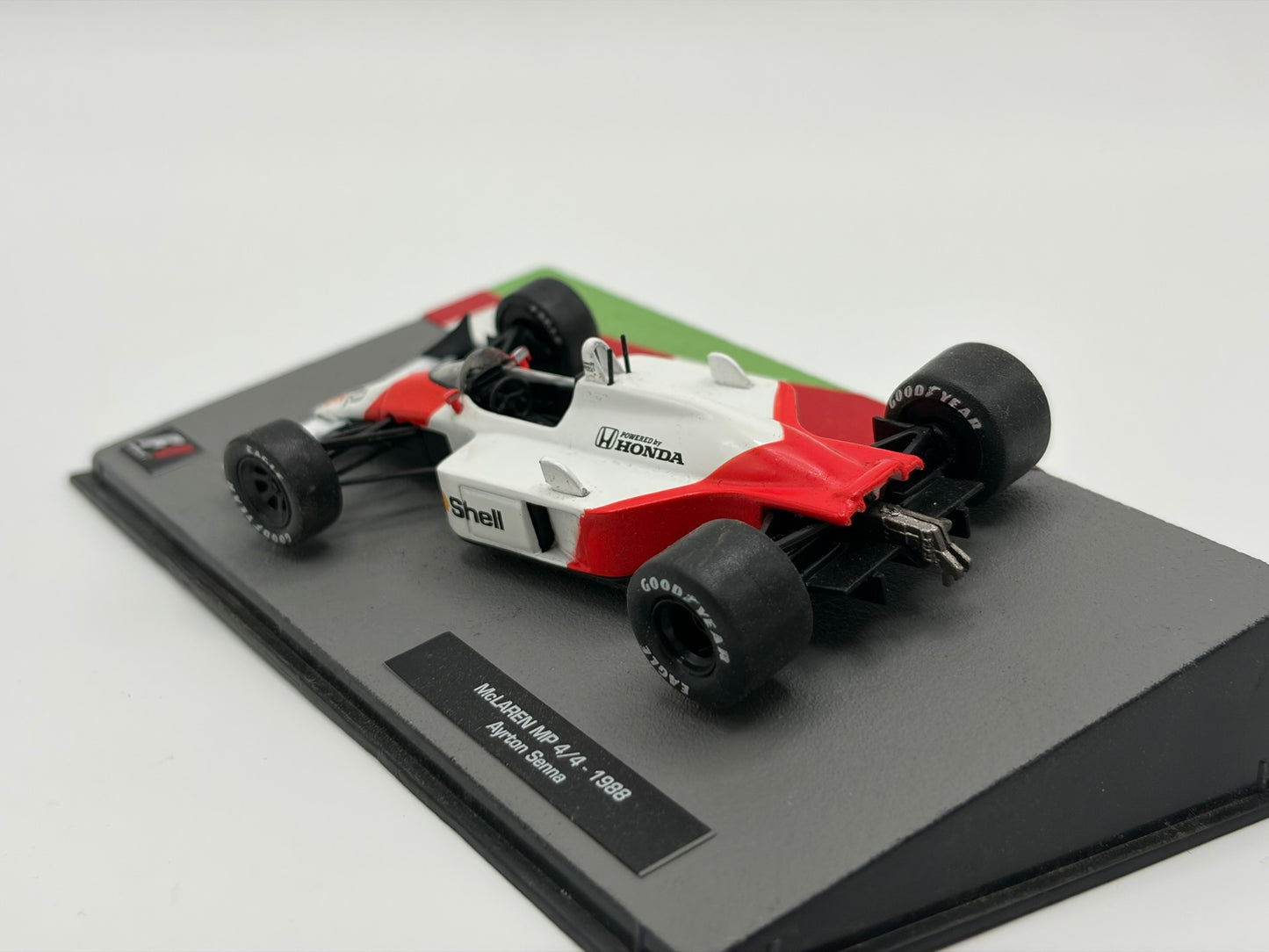 1/43 1988 McLaren MP4/4 - Ayrton Senna | Model F1 Car