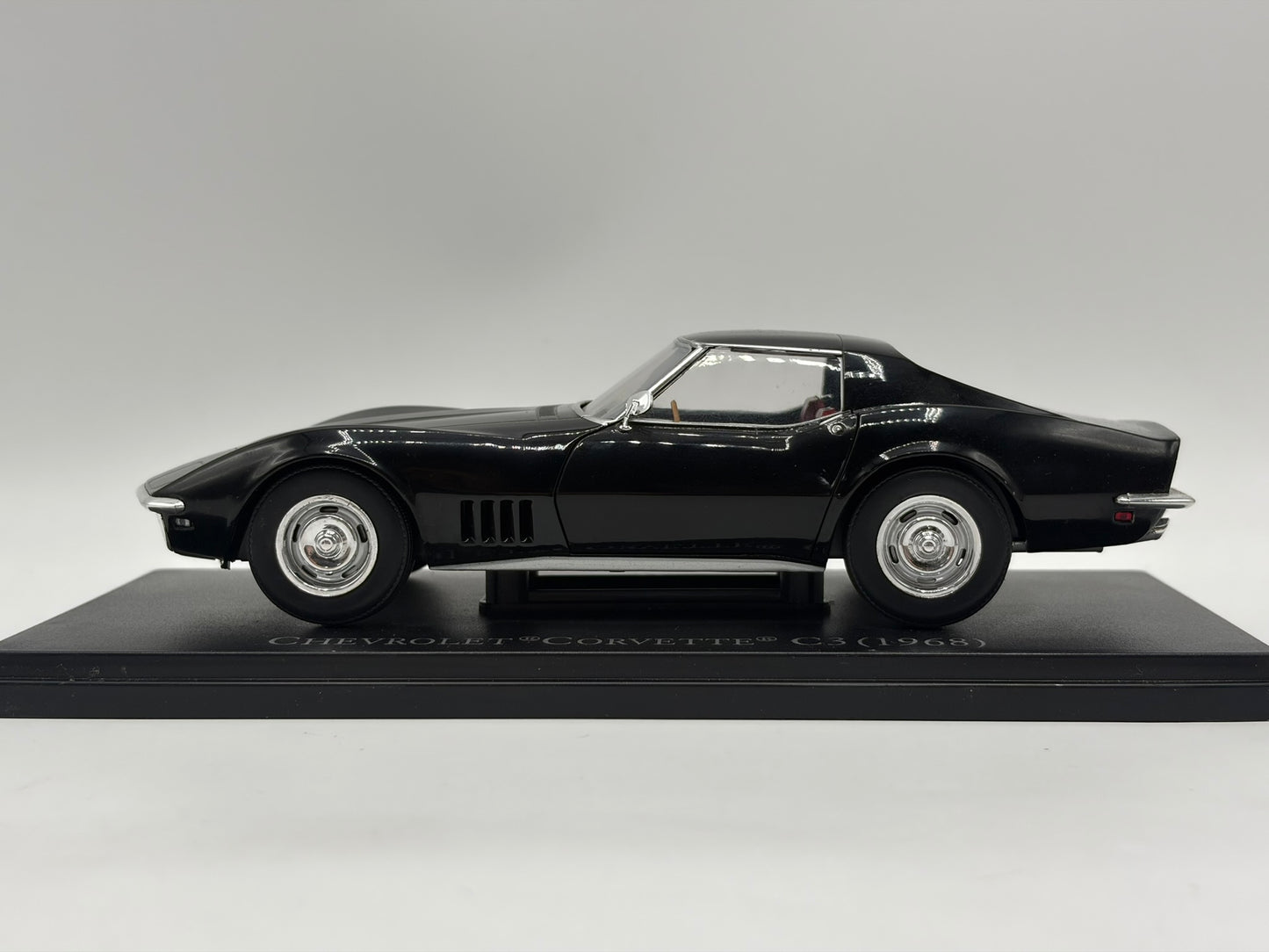 1/24 1968 Chevrolet Corvette C3 | Model Car | American Car Collection