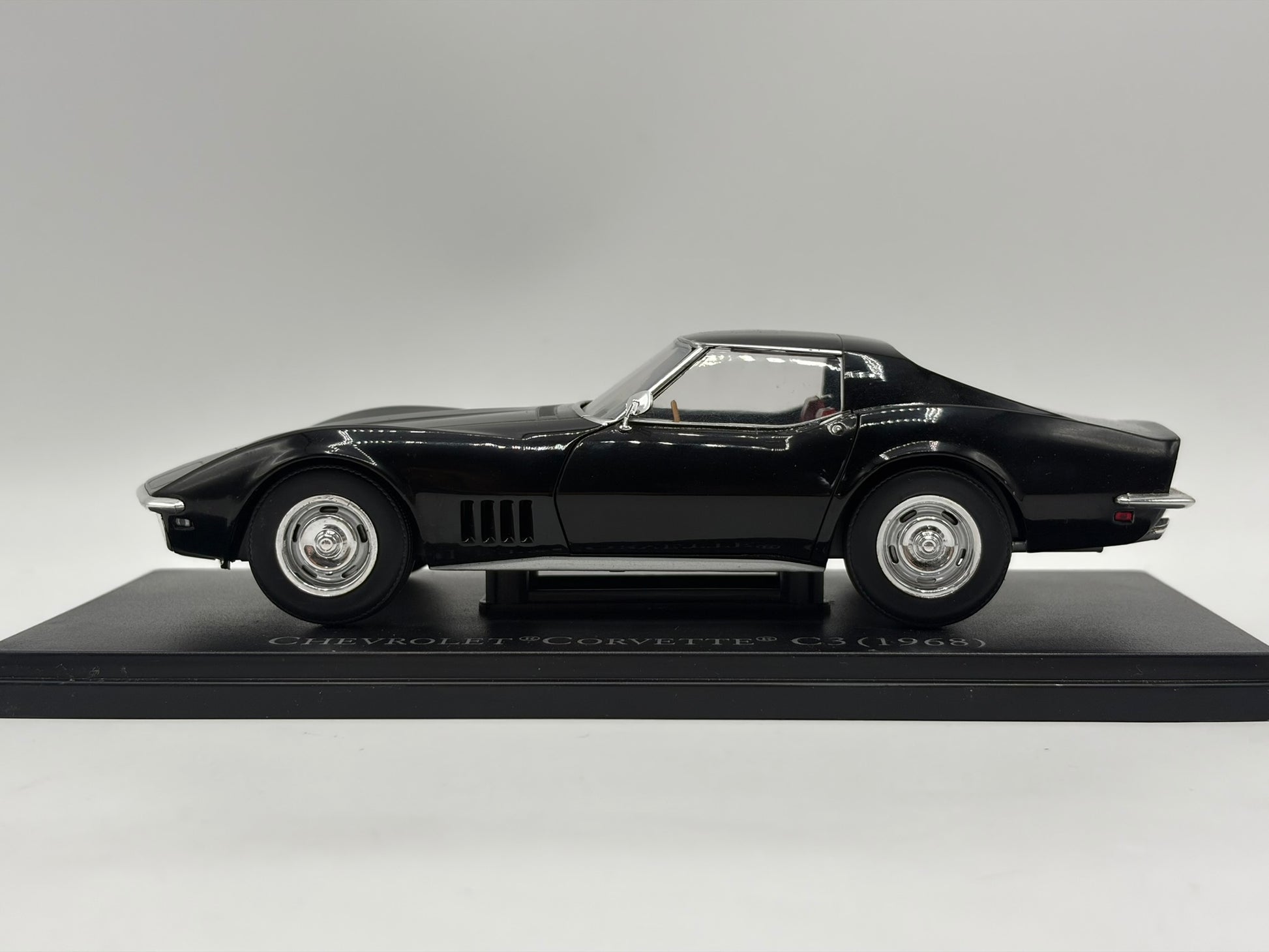 1/24 1968 Chevrolet Corvette C3 | Model Car | American Car Collection