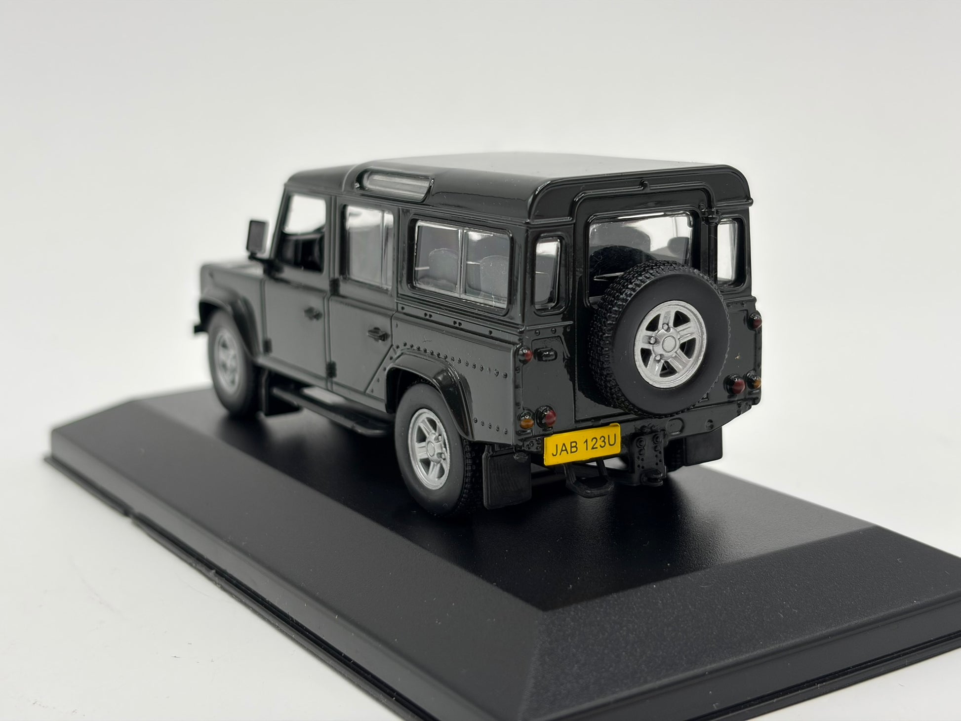 1/43 2006 Land Rover Defender | Model Car
