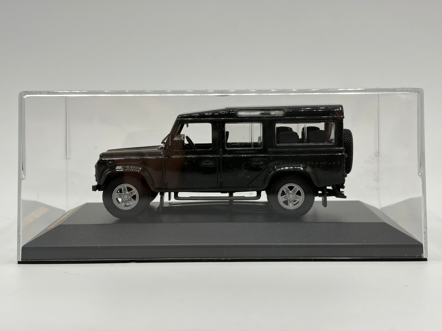 1/43 2006 Land Rover Defender | Model Car