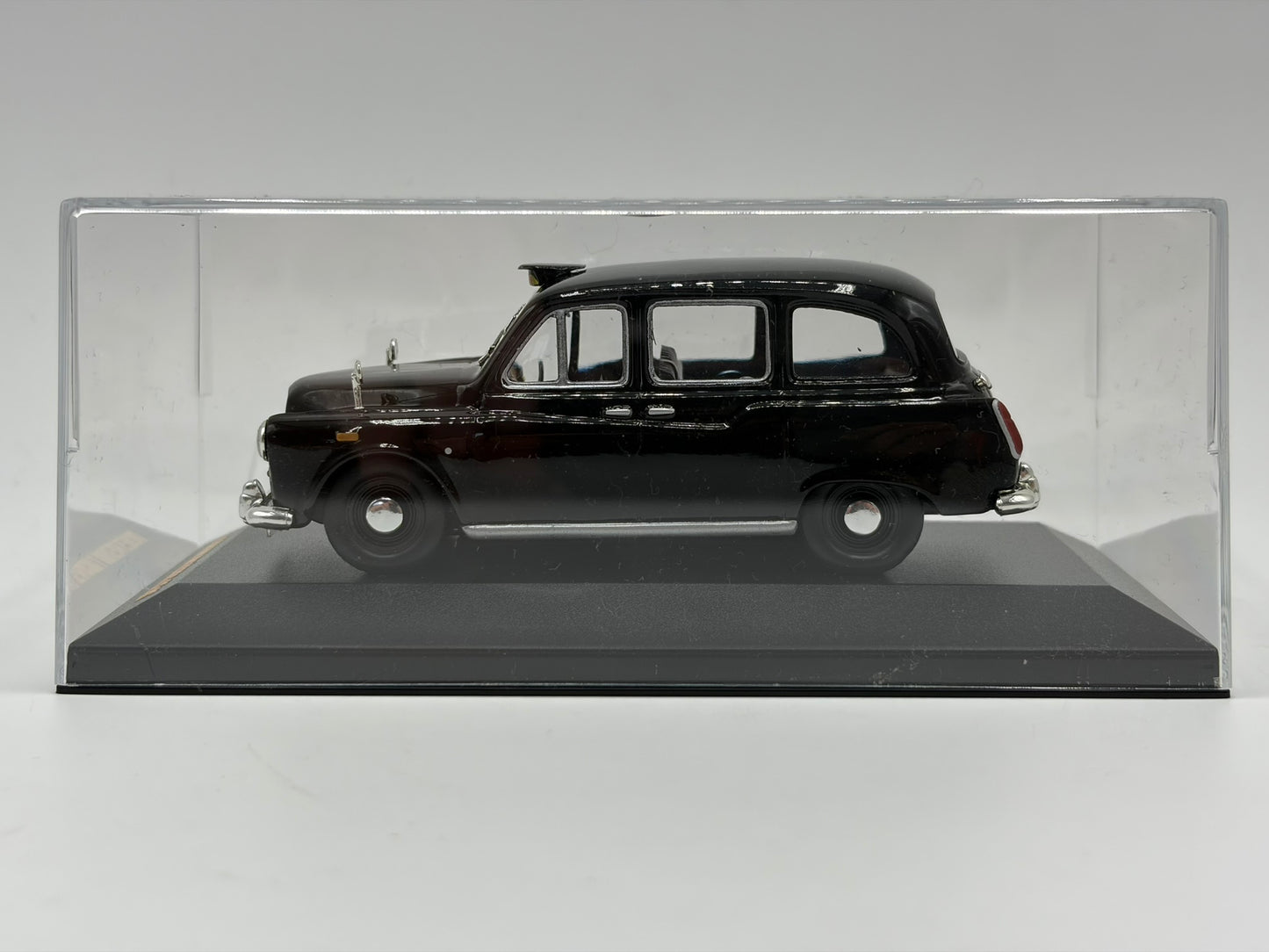 1/43 1975 Austin FX4 Taxi | Model Car