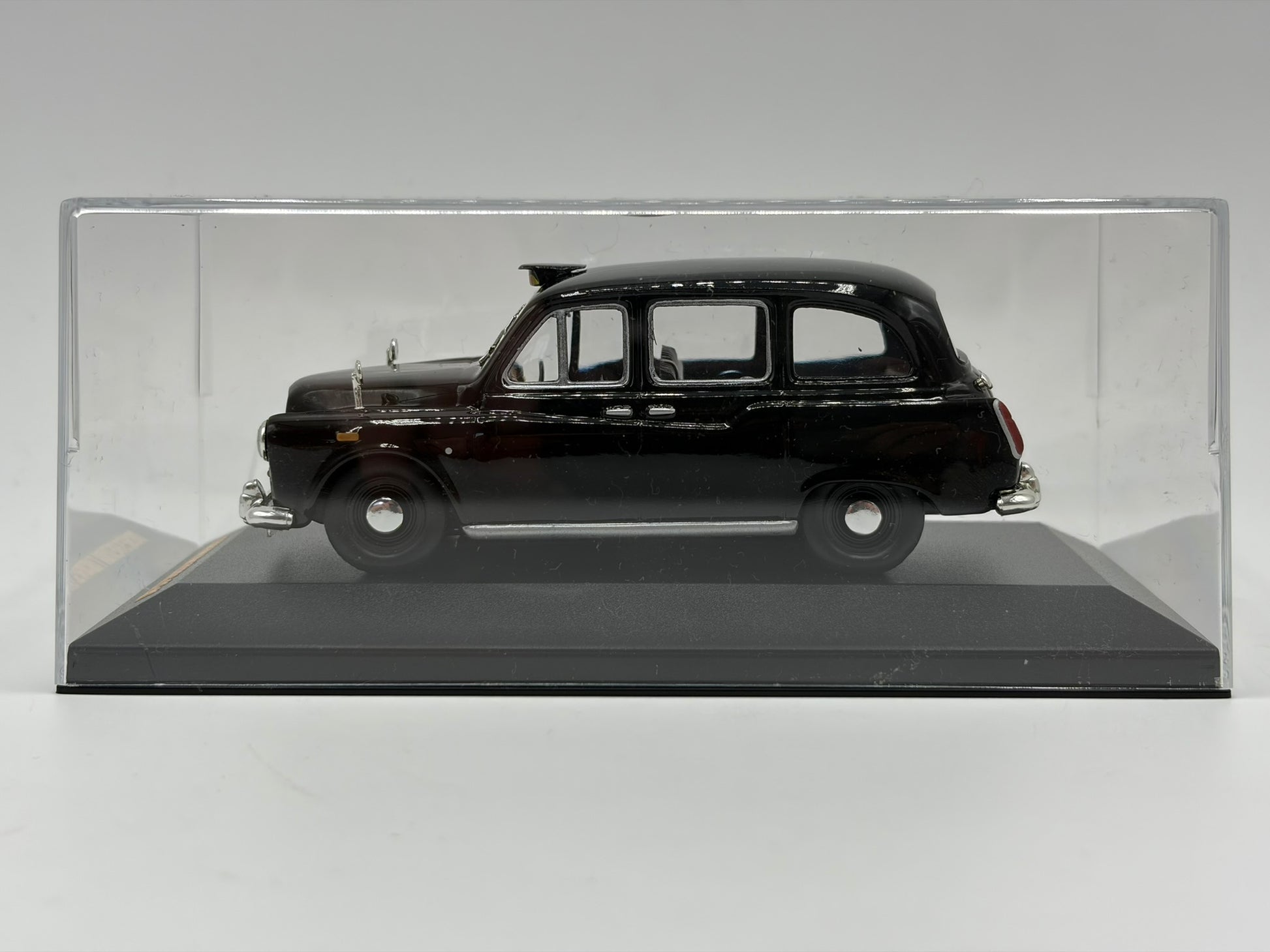 1/43 1975 Austin FX4 Taxi | Model Car
