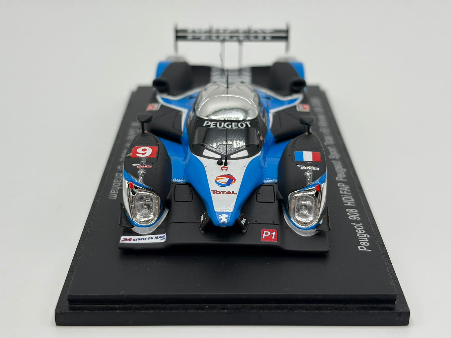 1/43 2009 Peugeot 908 HDi FAP - Brabham / Gene / Wurz - Spark | Model Le Mans Car