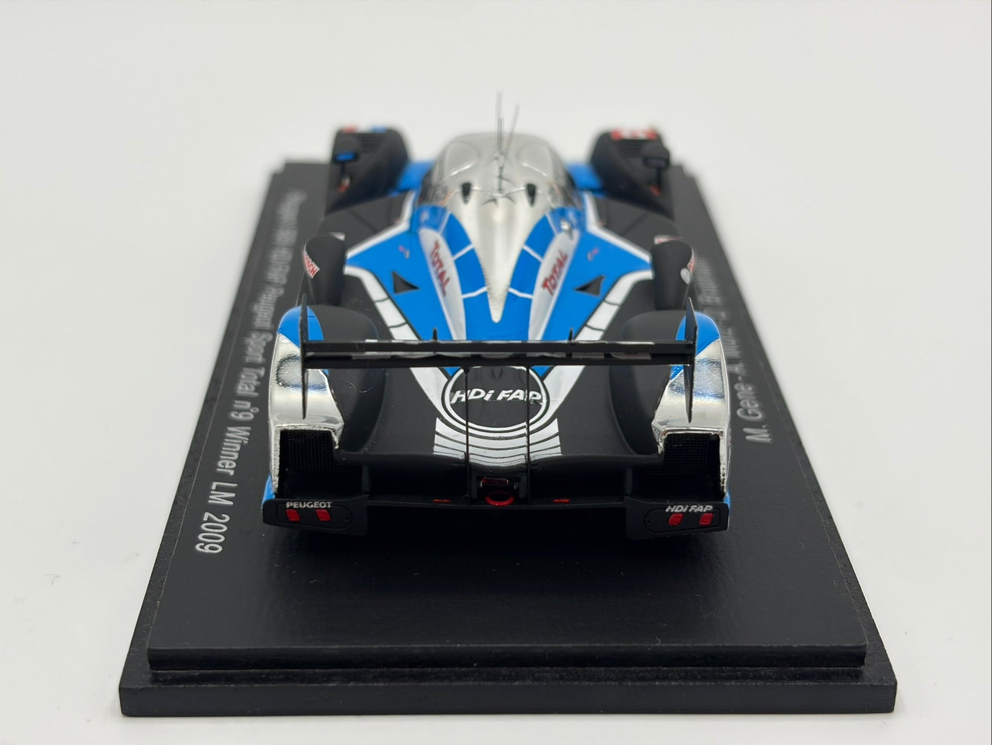 1/43 2009 Peugeot 908 HDi FAP - Brabham / Gene / Wurz - Spark | Model Le Mans Car
