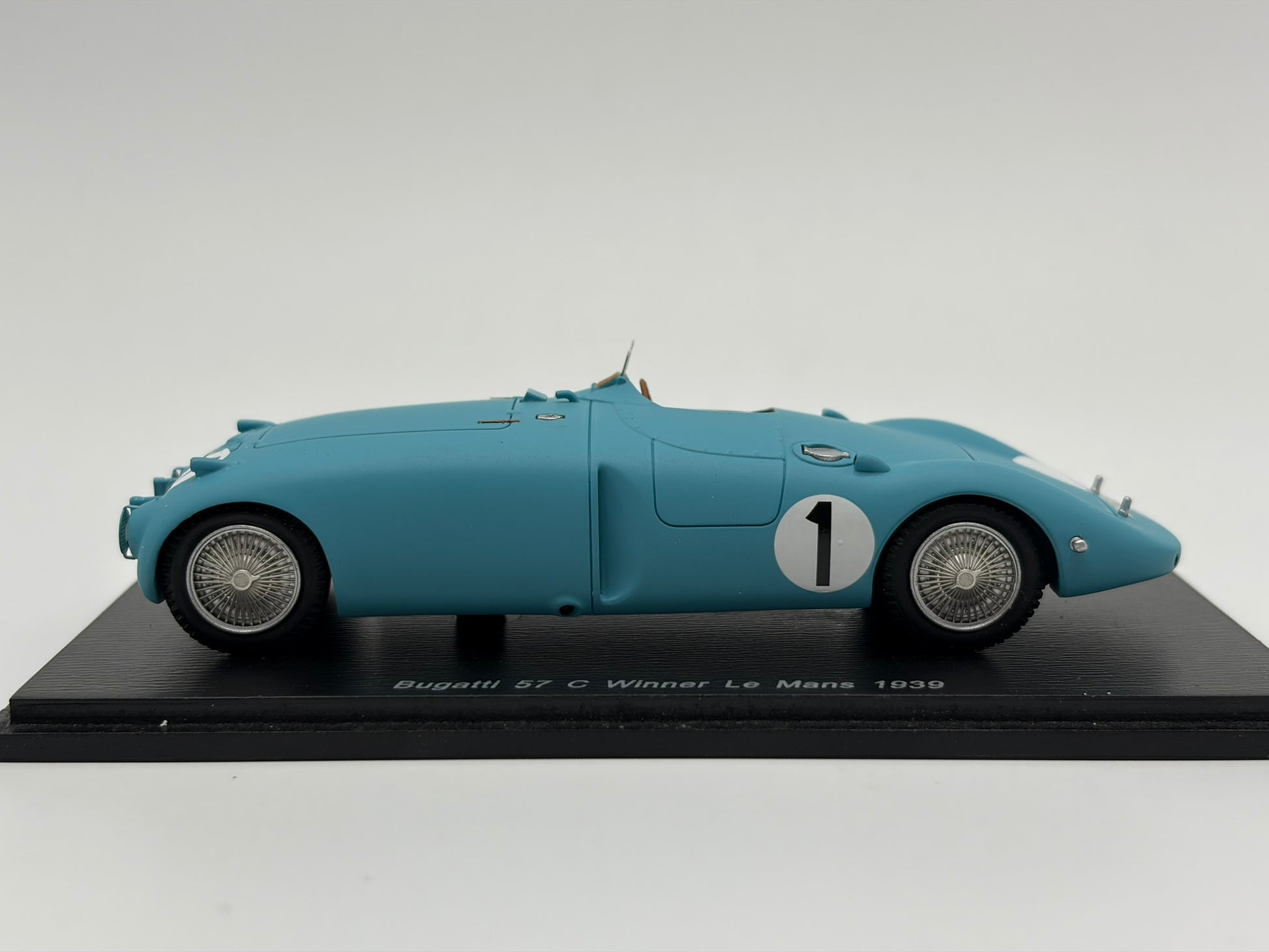 1/43 1939 Bugatti Type 57C "Tank" - Wimille / Veyron - Spark | Model Le Mans Car