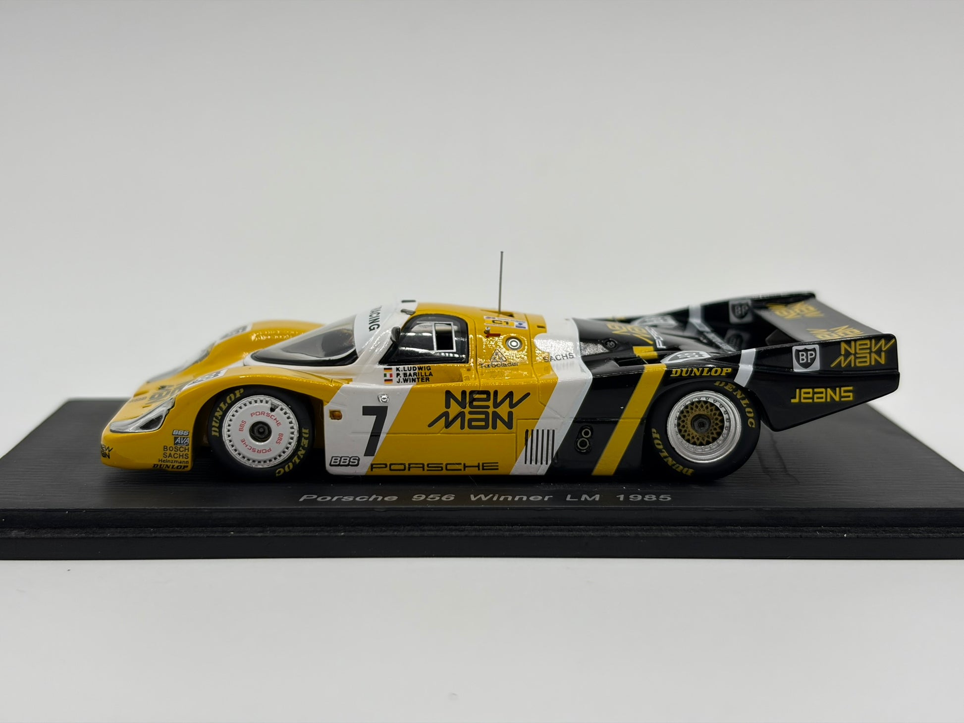 1/43 1985 Porsche 956 - Ludwig / Barilla / Winter - Spark | Model Le Mans Car