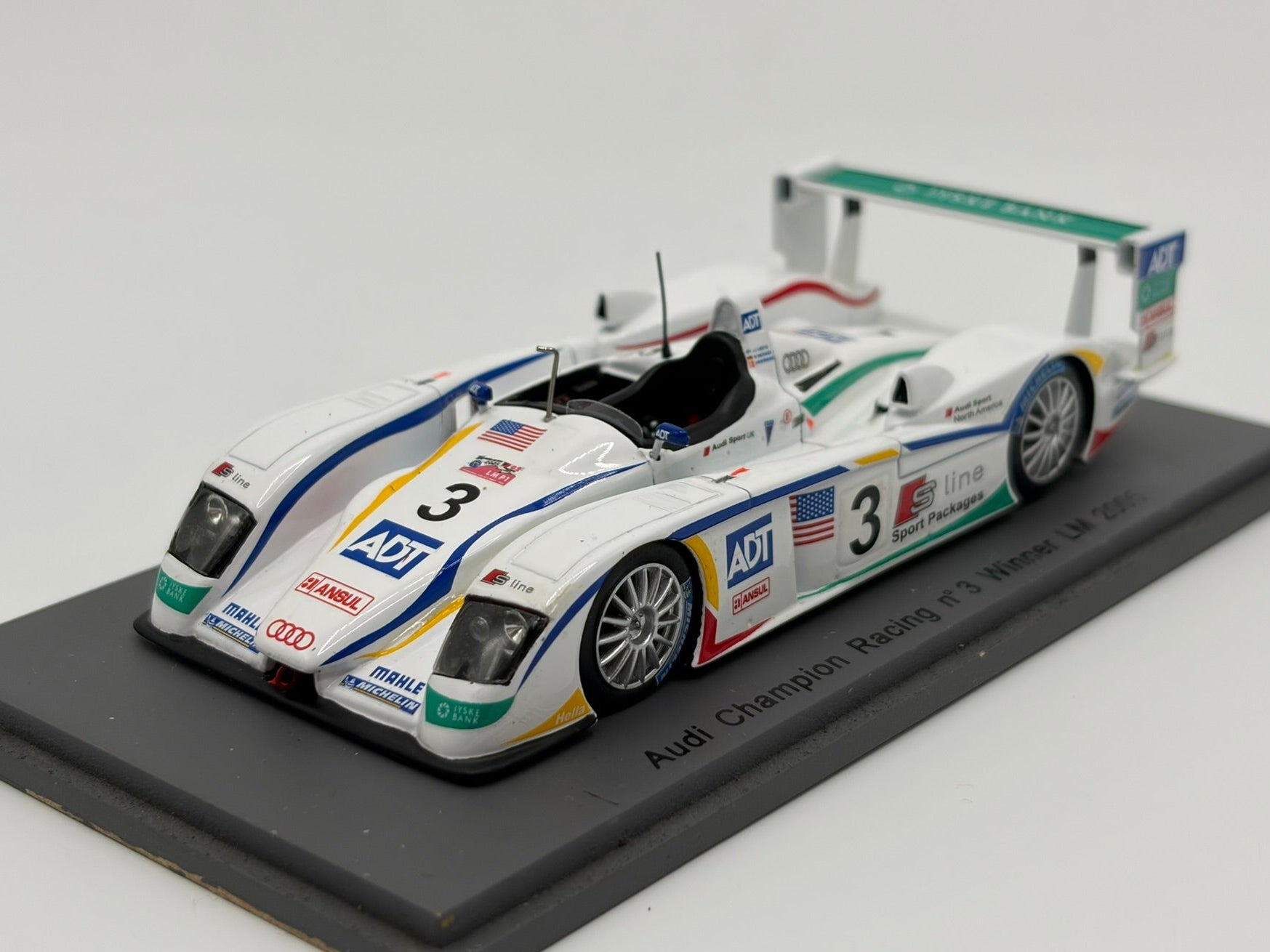 1/43 2005 Audi R8 - Lehto / Kristensen / Werner - Spark | Model Le Mans Car