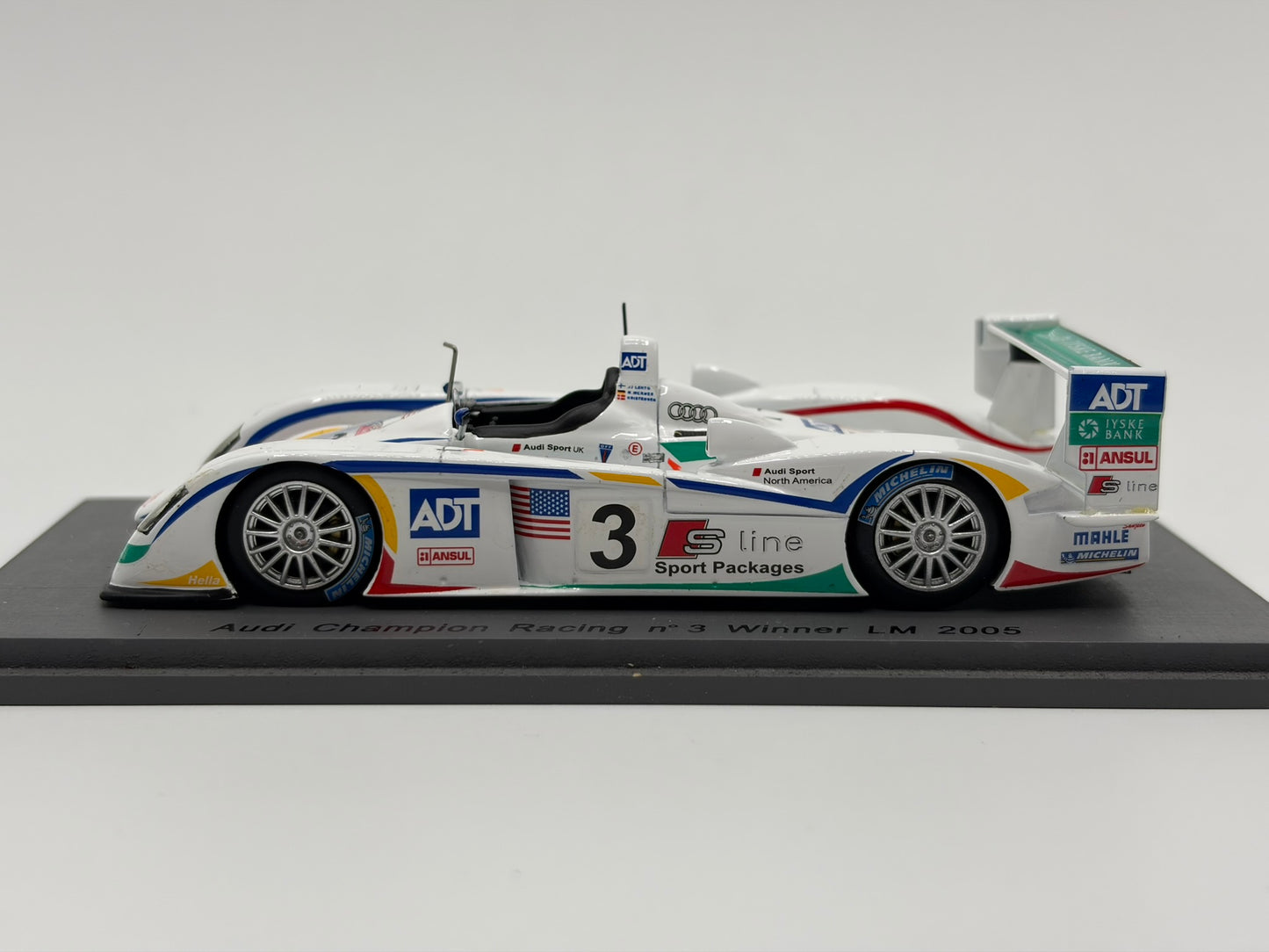 1/43 2005 Audi R8 - Lehto / Kristensen / Werner - Spark | Model Le Mans Car