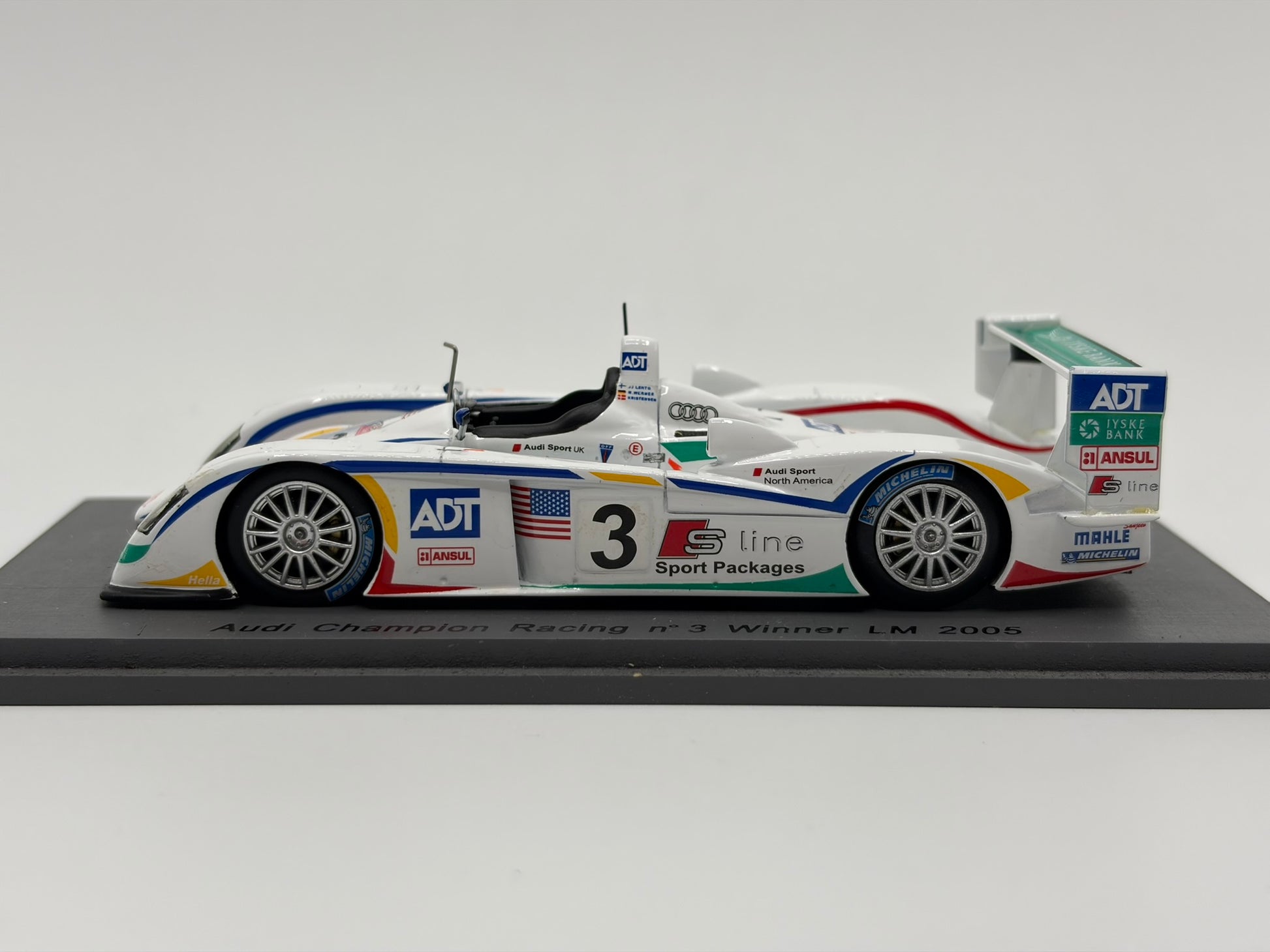 1/43 2005 Audi R8 - Lehto / Kristensen / Werner - Spark | Model Le Mans Car