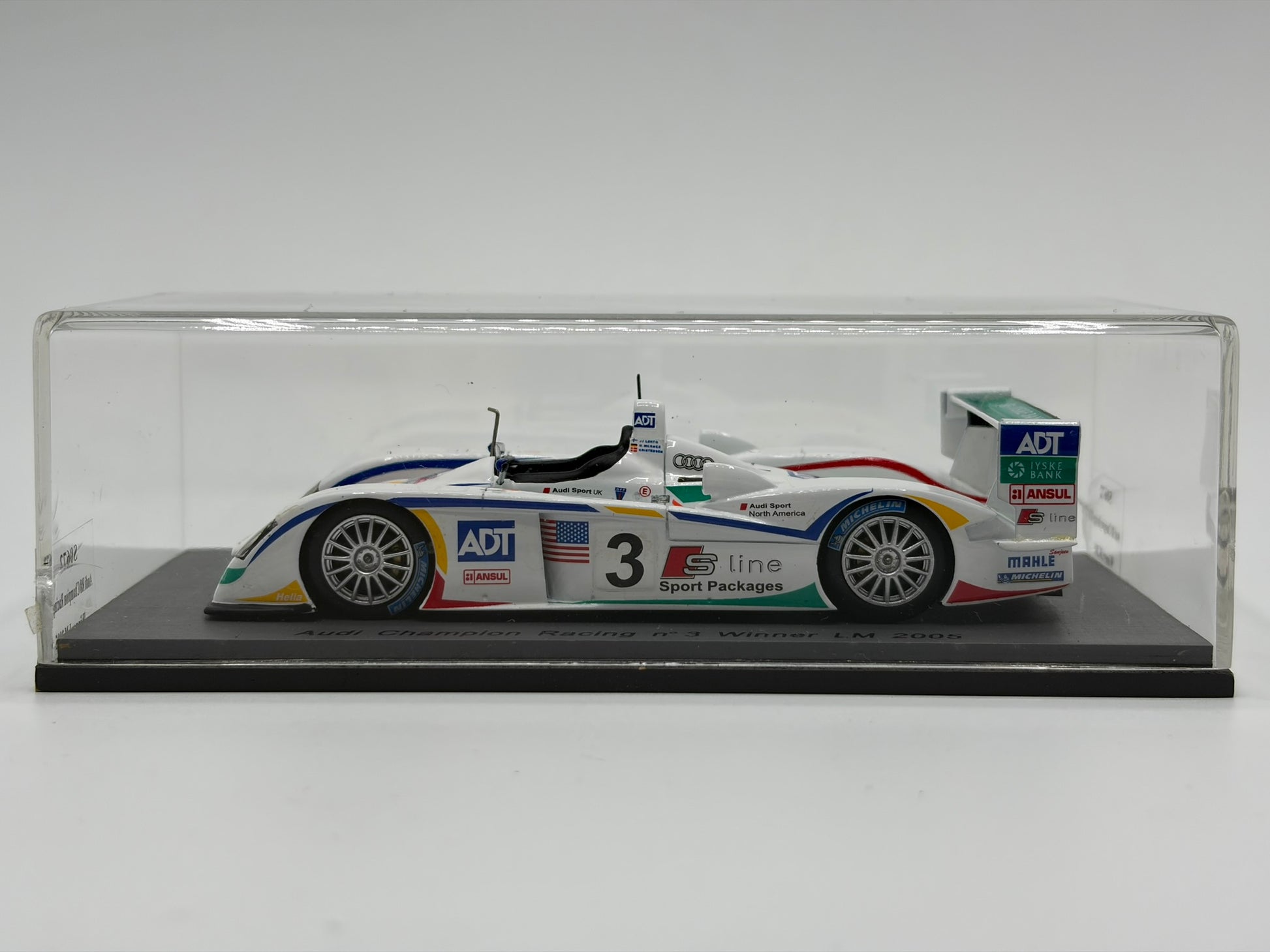 1/43 2005 Audi R8 - Lehto / Kristensen / Werner - Spark | Model Le Mans Car