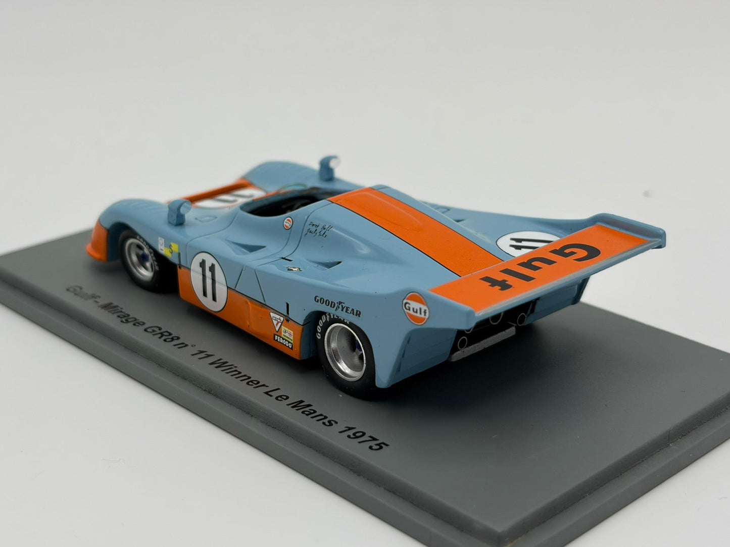 1/43 1975 Gulf Mirage GR8 - Bell / Ickx - Spark | Model Le Mans Car