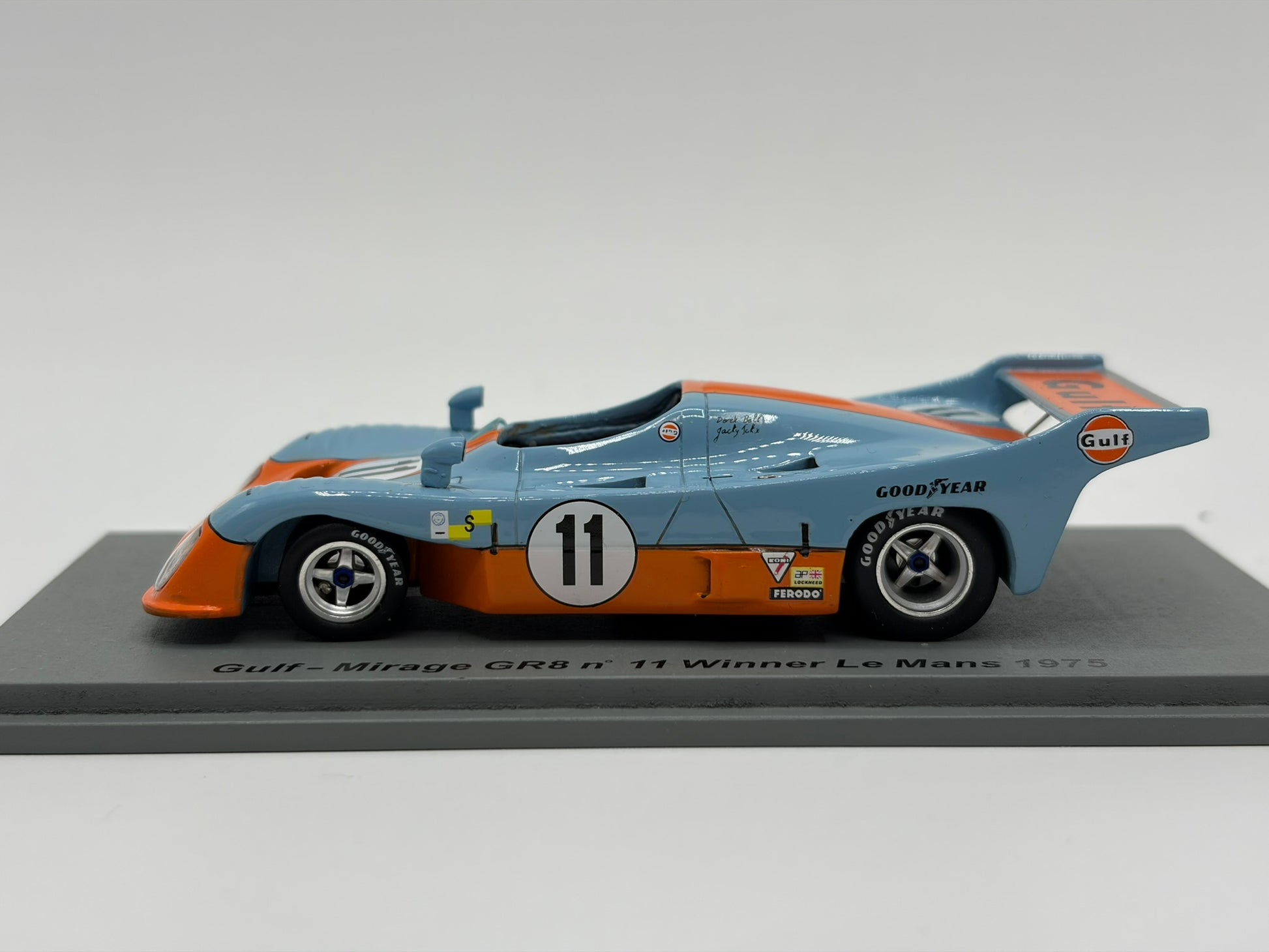 1/43 1975 Gulf Mirage GR8 - Bell / Ickx - Spark | Model Le Mans Car