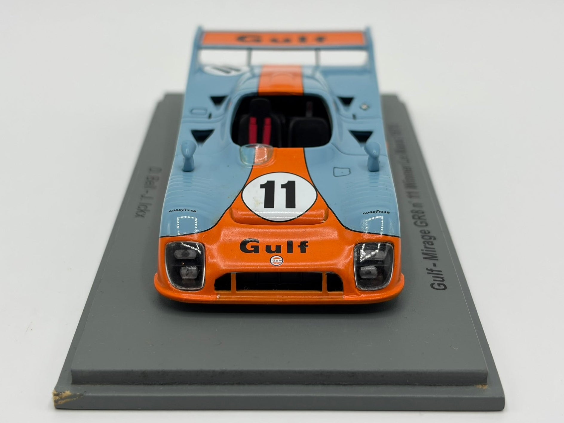 1/43 1975 Gulf Mirage GR8 - Bell / Ickx - Spark | Model Le Mans Car