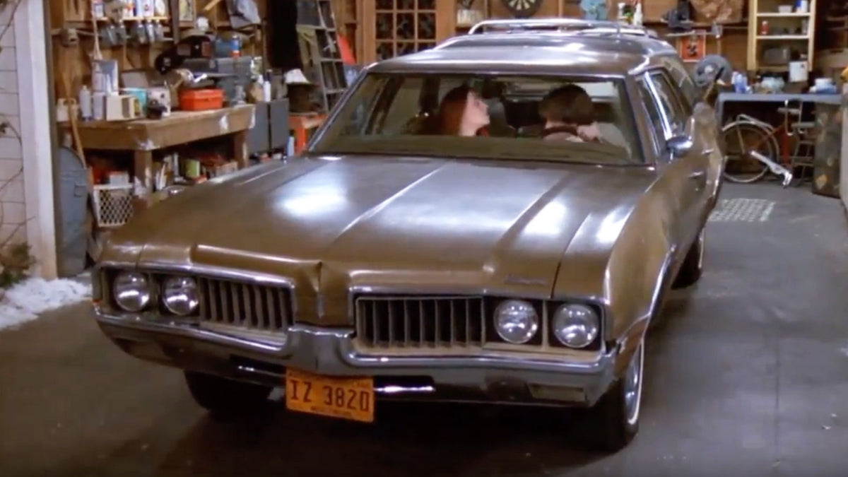 IZ 3820 - That '70s Show - Oldsmobile Vista Cruiser | License Plate