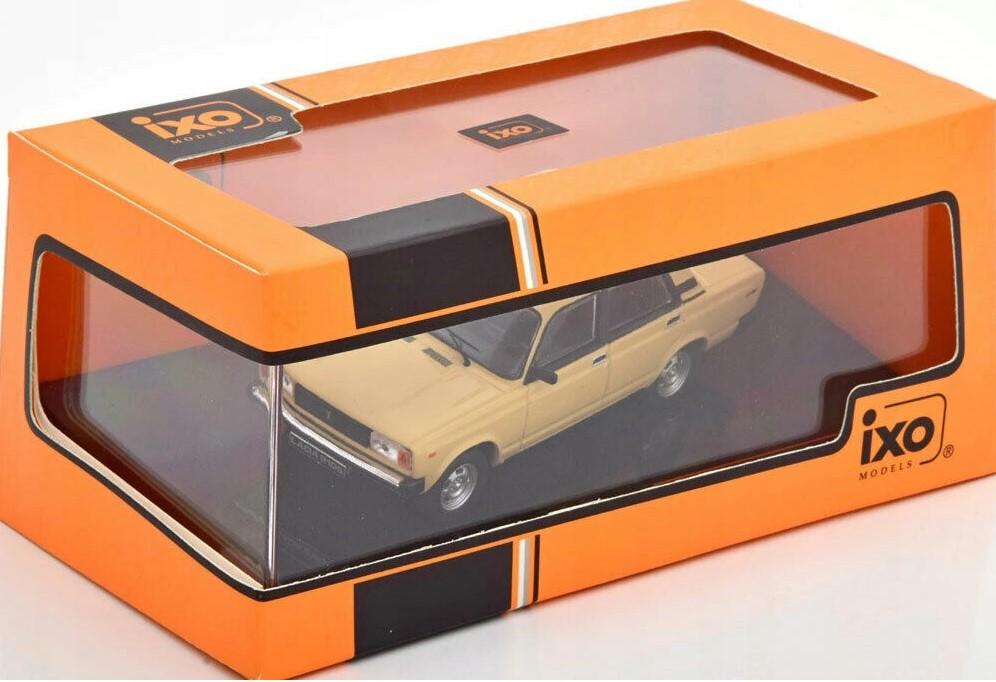 1/43 1981 Lada 2105 - IXO