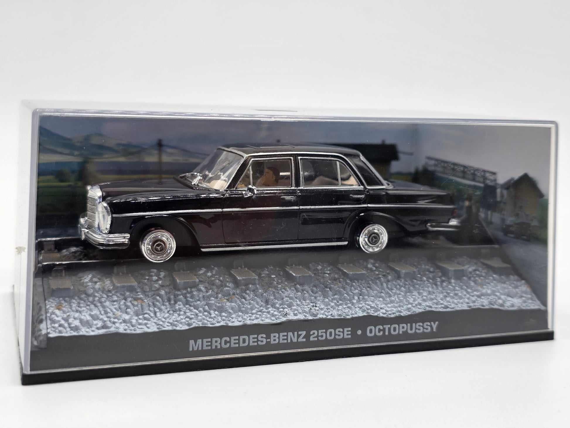 1/43 1967 Mercedes-Benz 250SE - Octopussy / James Bond | Model Car